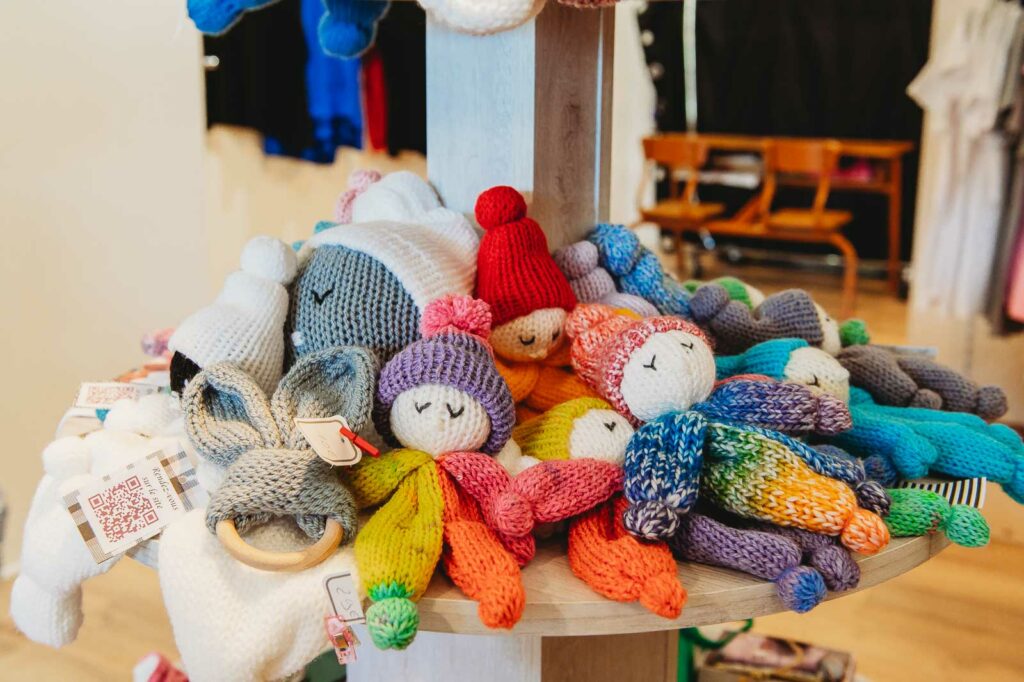 Dans sa boutique Kréa, Karine Deslandes mêle retouches, création et personnalisation | La Voix Lyssoise - KÉVIN NICOULEAUD