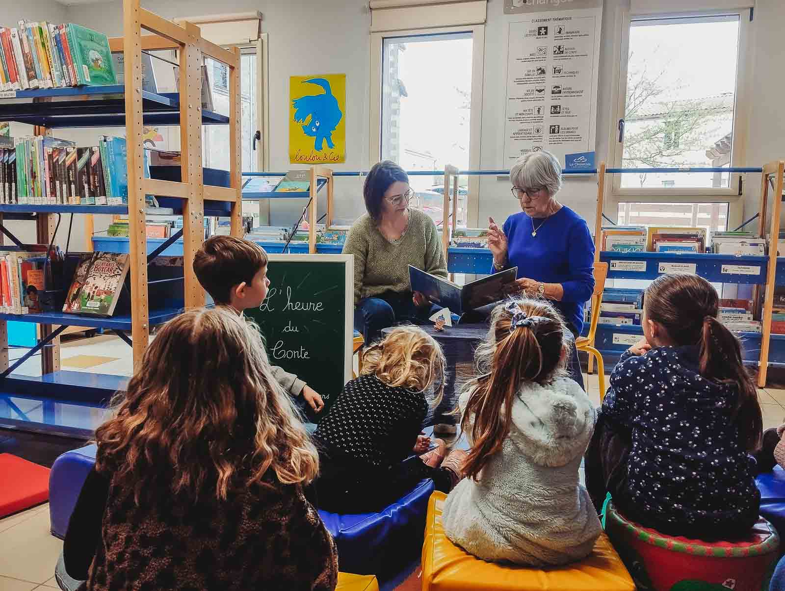 Samedi 28 mars, Françoise et Élodie ont animé la deuxième édition de l’heure du conte devant neuf enfants et leurs parents à la bibliothèque de Nueil-sur-Layon | La Voix Lyssoise - KÉVIN NICOULEAUD