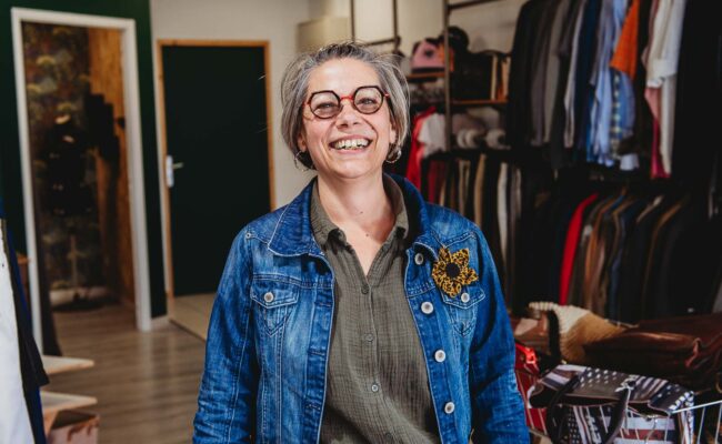 Violaine Auvinet dans sa boutique Les Pépites Vintage à Lys-Haut-Layon. | La Voix Lyssoise - KÉVIN NICOULEAUD