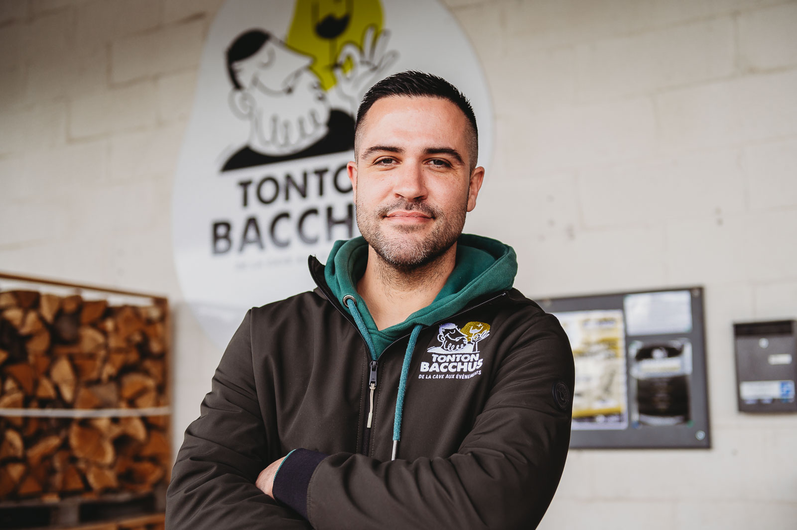 Pierre Bourget, gérant de l’entreprise Tonton Bacchus à Coron, a repris la société en avril 2022 et développe aujourd’hui l’activité entre événementiel, vente de boissons et distribution aux restaurants. | La Voix Lyssoise – Kévin Nicouleaud