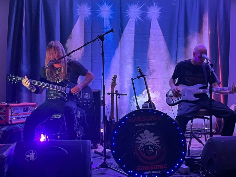 Le groupe Subsonic sur scène lors du concert participatif organisé par le comité des fêtes à Tigné, samedi 25 avril | crédit photo : comité des fêtes de tigné