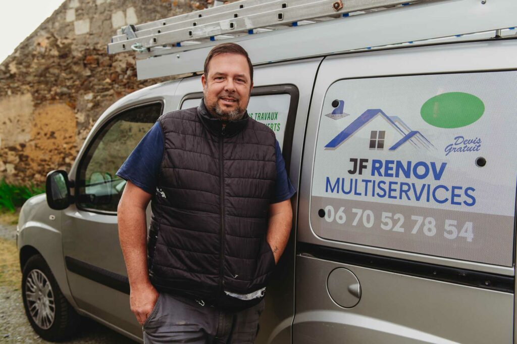 Josué Fernandez, entrepreneur à la tête de JF Rénov Multiservices, intervenant sur le territoire du Douessin et du Lyssois. | La Voix Lyssoise - KÉVIN NICOULEAUD