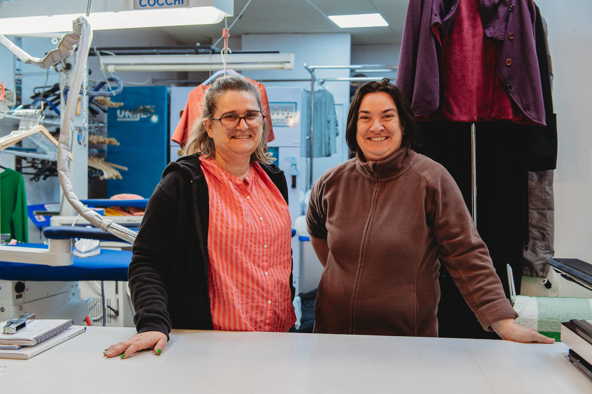 Mercredi 22 avril, Sabine Coulot et Karine "Pressing du Lys" à Vihiers, deux ans après sa reprise. | La Voix Lyssoise - KÉVIN NICOULEAUD