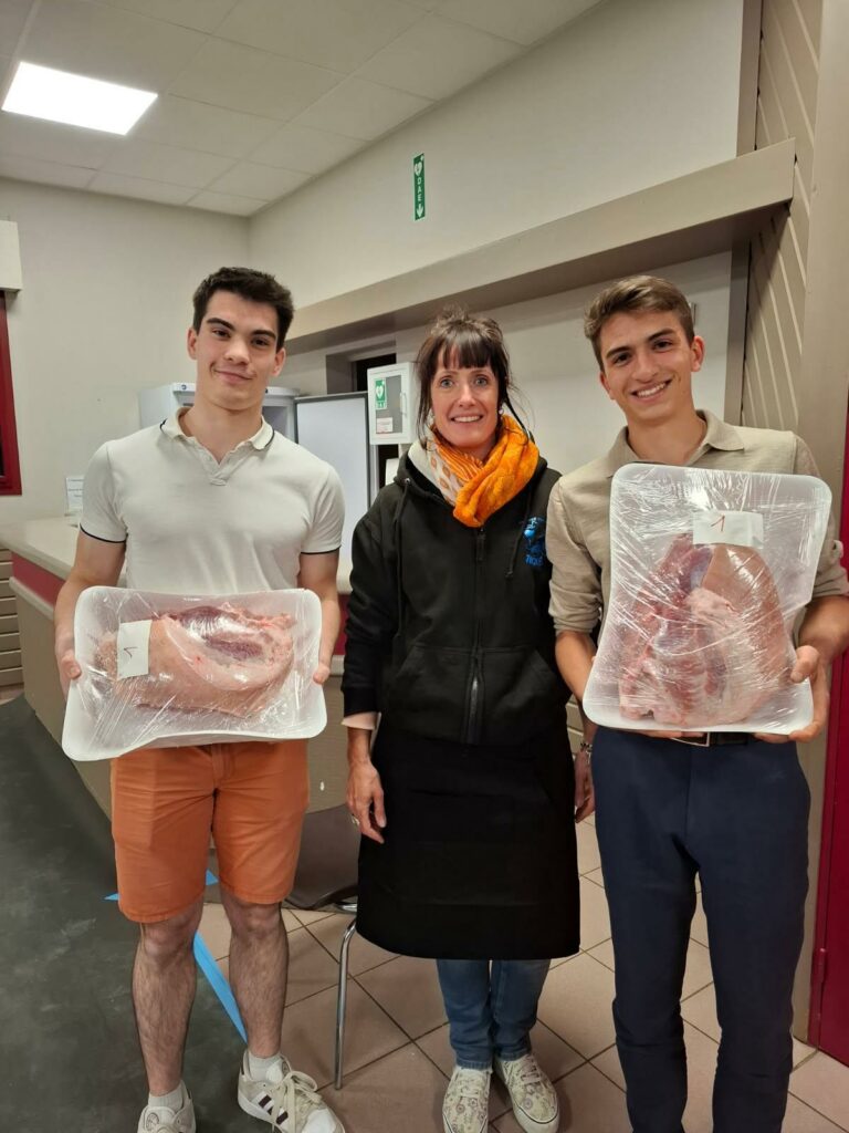 Équipe gagnante du concours de petits palets organisé à Tigné, vendredi 24 avril | photo : comité des fêtes de Tigné