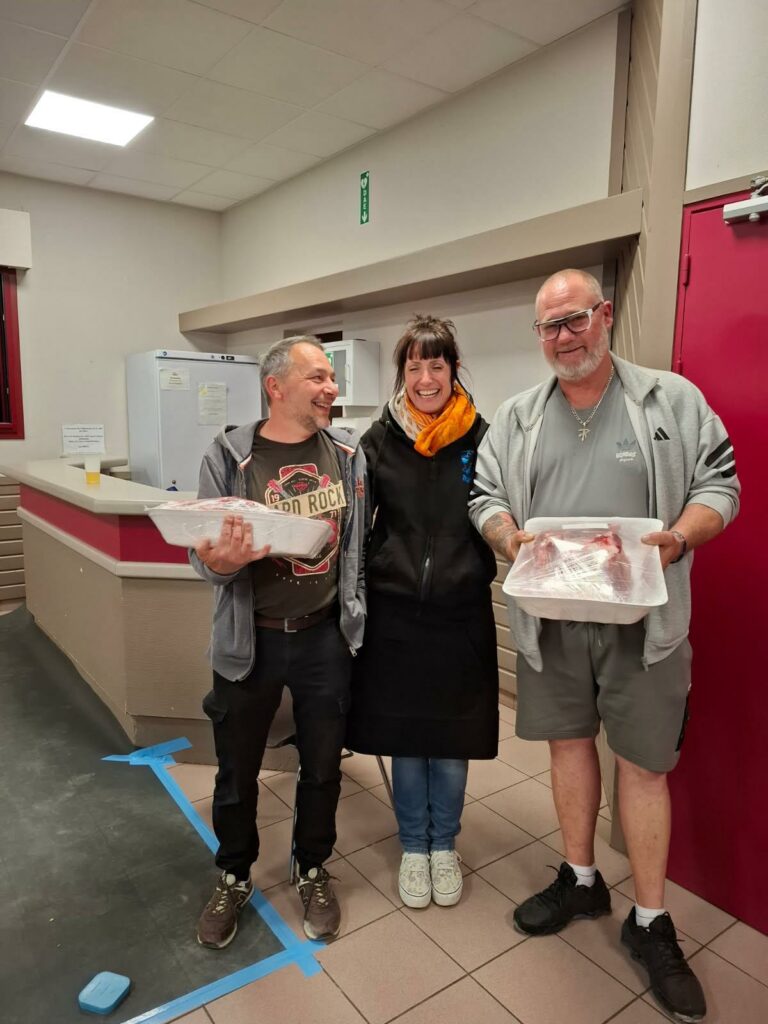 Équipe gagnante du concours de petits palets organisé à Tigné, vendredi 24 avril | photo : comité des fêtes de Tigné