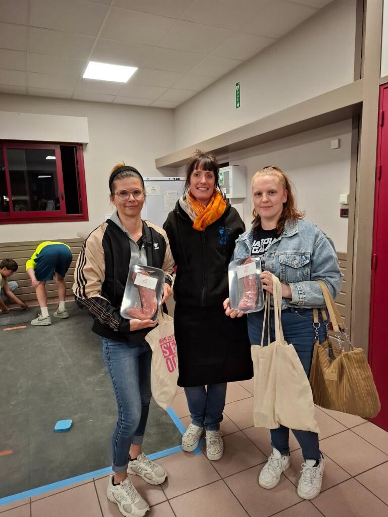 Équipe gagnante du concours de petits palets organisé à Tigné, vendredi 24 avril | photo : comité des fêtes de Tigné