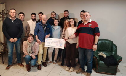 REMISE CHEQUE BALADE GOURMANDE A ASSOCIATION LEUCEMIE ESPOIR 49 Les membres du Comité des Fêtes de Trémont lors de la remise d’un chèque de 2 000 € à l’association Leucémie Espoir 49, en janvier dernier | La Voix Lyssoise - KÉVIN NICOULEAUD.