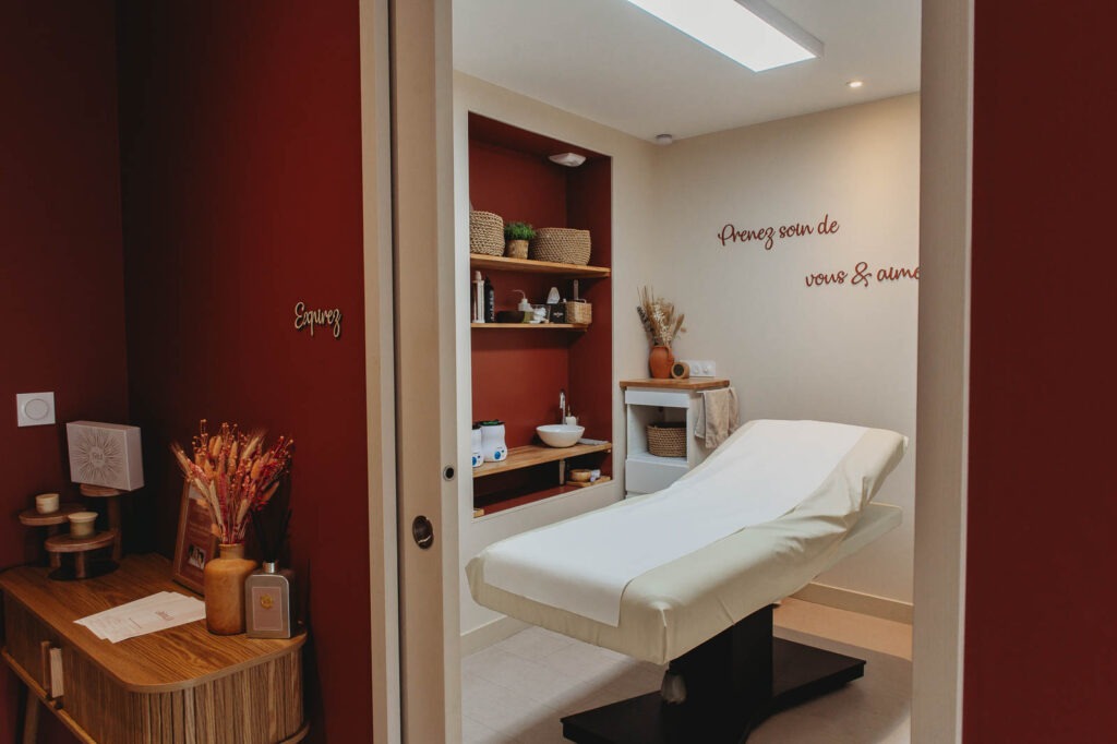 Depuis plus de deux ans, Valérie Bourasseau a repris l’Institut Aiméà à Vihiers. | La Voix Lyssoise - KÉVIN NICOULEAUD.