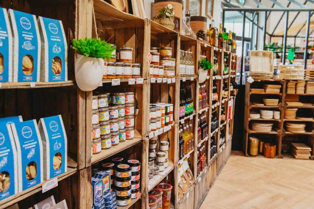 Depuis avril 2022, Emilie et Mathilde ont ouvert la Maison d’Emma à Vihiers, un concept unique qui réunit tous leurs univers | La Voix Lyssoise - KÉVIN NICOULEAUD.