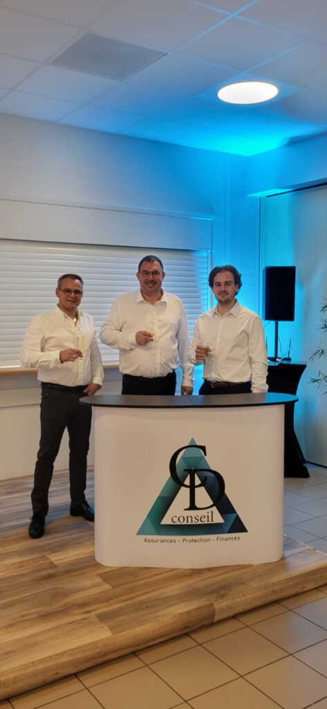 L'équipe du cabinet CD Conseil : Cédric, David et Paul Antoine, lors de la soirée des 5 ans à la salle des loisirs Leclerc de Vihiers. | CD Conseils
