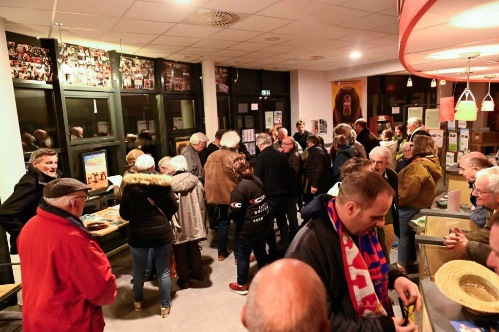 Une soixantaine de spectateurs ont participé au débat après la projection au Ciné’Fil de Vihiers | La Voix Lyssoise - KÉVIN NICOULEAUD.