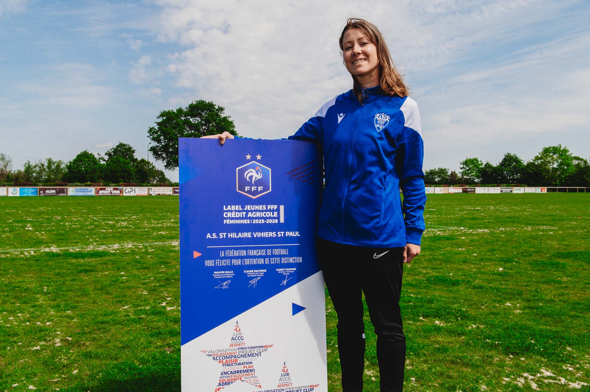 Mardi 28 avril, Camille Gervais, éducatrice et responsable du pôle féminin au club AS Saint-Hilaire-Vihiers-Saint-Paul, récompensé avec un label argent. | La Voix Lyssoise - KÉVIN NICOULEAUD