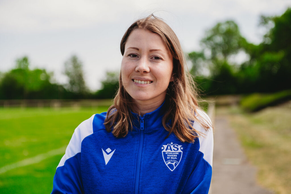 Mardi 28 avril, Camille Gervais, éducatrice salariée et responsable technique de la section féminine de l’AS Saint-Hilaire-Vihiers-Saint-Paul qui a obtenu un label argent | La Voix Lyssoise - KÉVIN NICOULEAUD