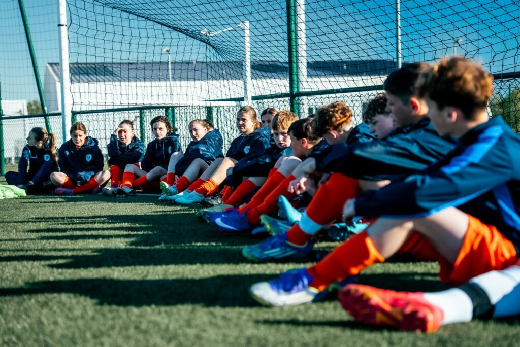 Les jeunes du club AS Saint-Hilaire-Vihiers-Saint-Paul lors du stage Mbappé, entre football, découvertes et activités éducatives. | AS Saint-Hilaire-Vihiers-Saint-Paul