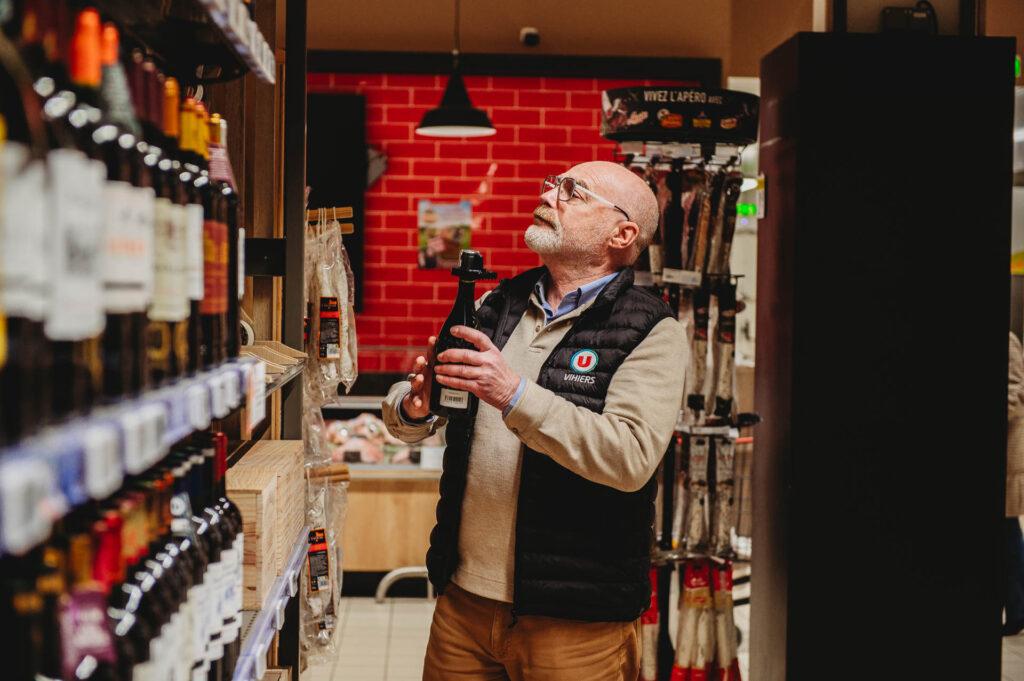 Pour Louis-Marie Vallée, le lien avec le territoire reste une priorité forte. Une cinquantaine de producteurs locaux sont référencés en magasin. | La Voix Lyssoise - KÉVIN NICOULEAUD.