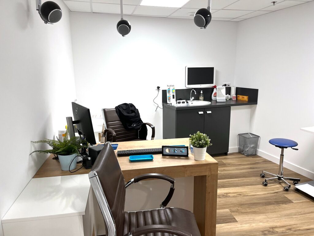Centre Audilab installé dans les locaux de Courtils Optique à Vihiers. | Audilab