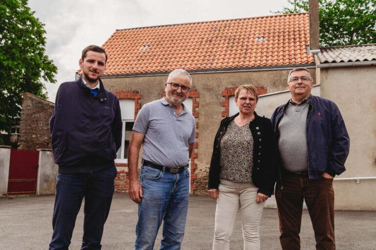 L’association Saint-Joseph Patronage joue un rôle discret mais essentiel dans la vie locale au Voide. de gauche à droite, Abel, membre actif, Jean-Marie, président, Blandine, vice-présidente, Guy, responsable des réservations, mardi 5 mai | La Voix Lyssoise - KÉVIN NICOULEAUD