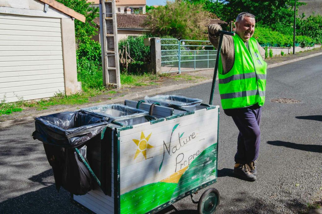 Les bénévoles des Cols Vert organisent régulièrement des opérations de nettoyage et de sensibilisation dans la commune. | La Voix Lyssoise - KÉVIN NICOULEAUD